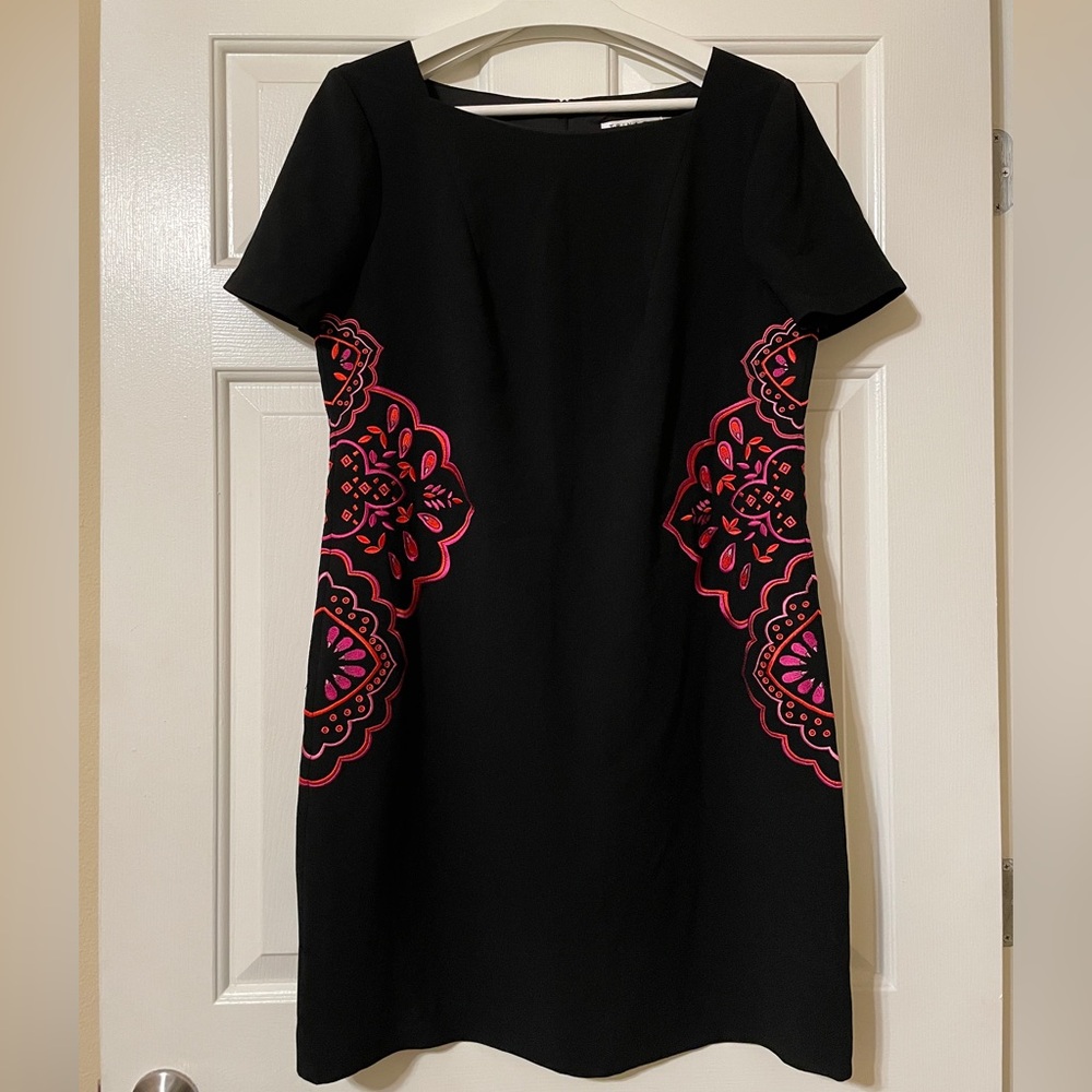 Trina Turk Floral Embroidered Sheath Dress Size 12 - Picture 5 of 13